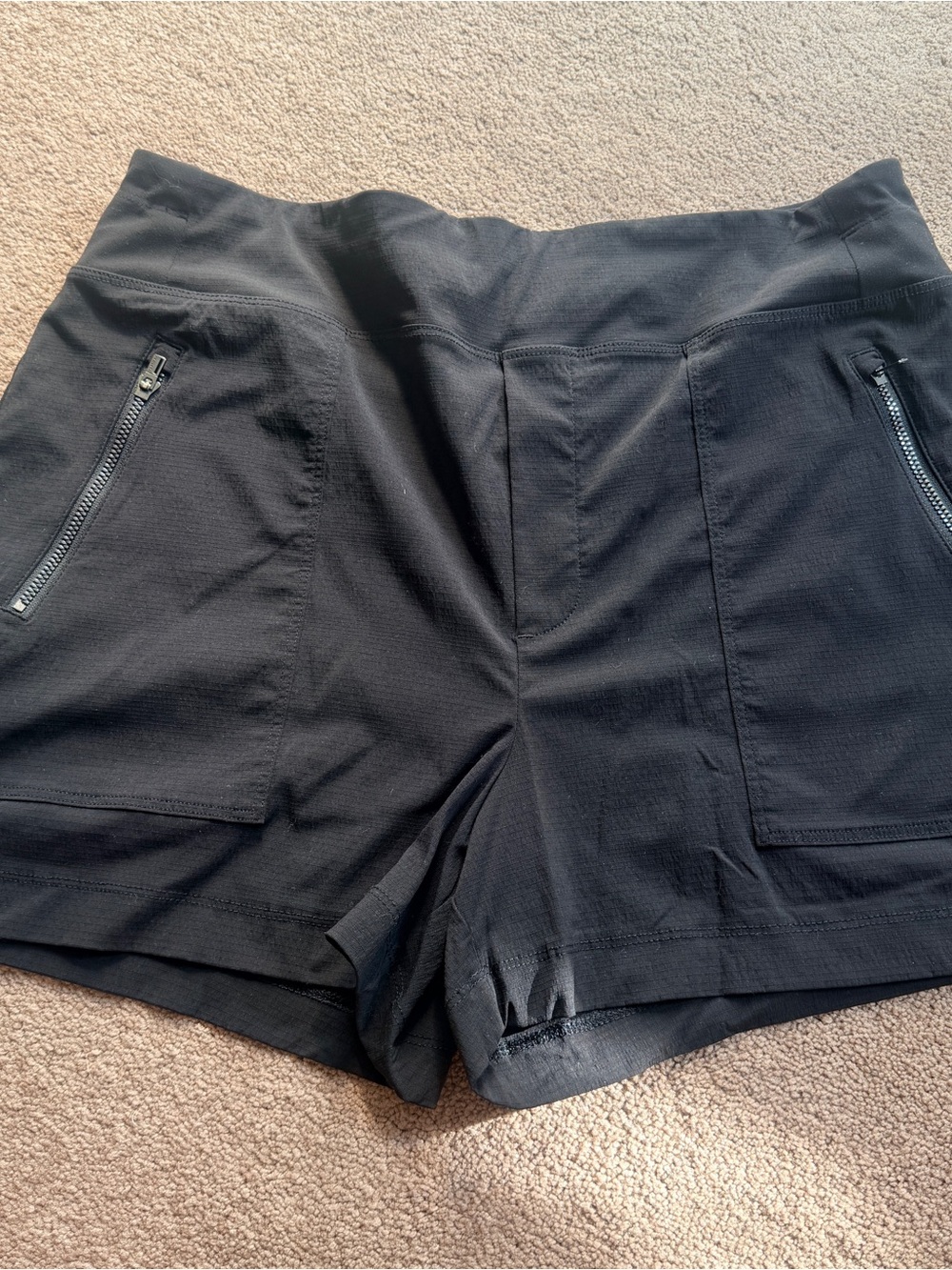 Athleta black pull on shorts zip pockets size 10